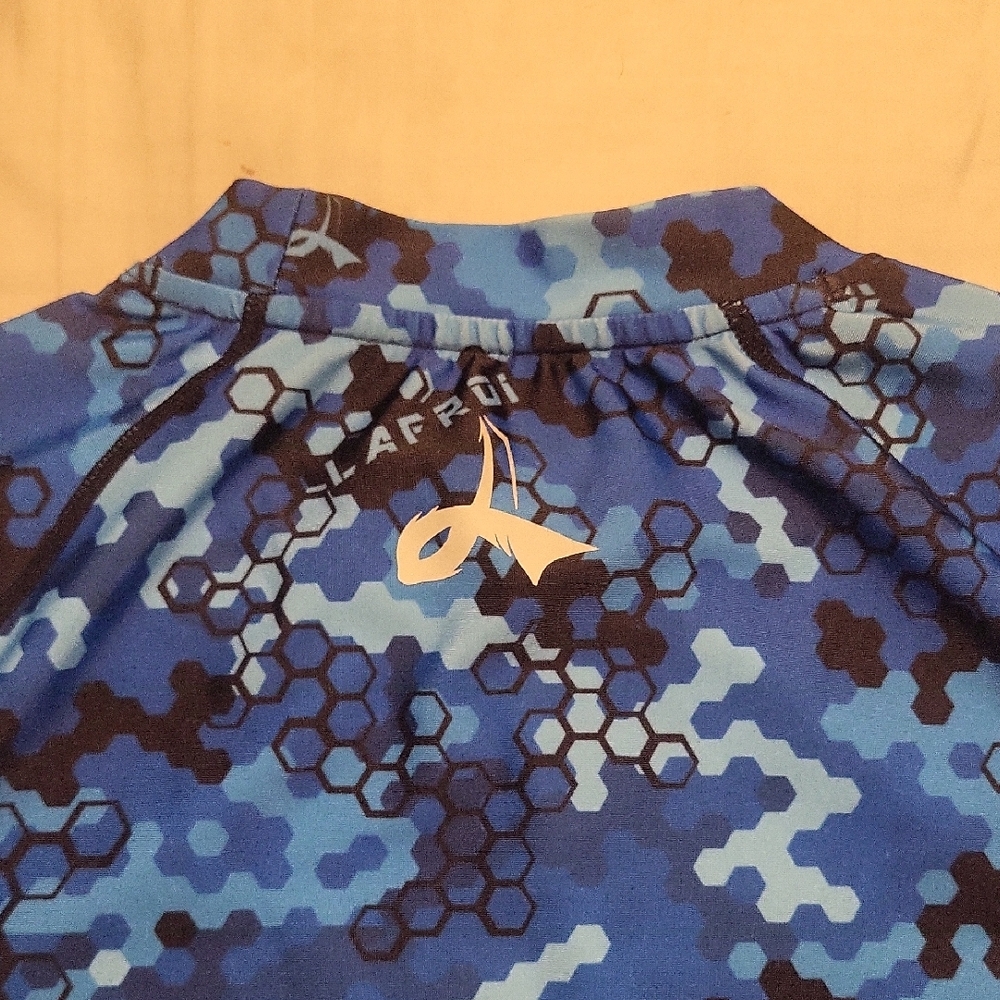 Blue Camo Rash Guard Shirt - Picture 4 of 4